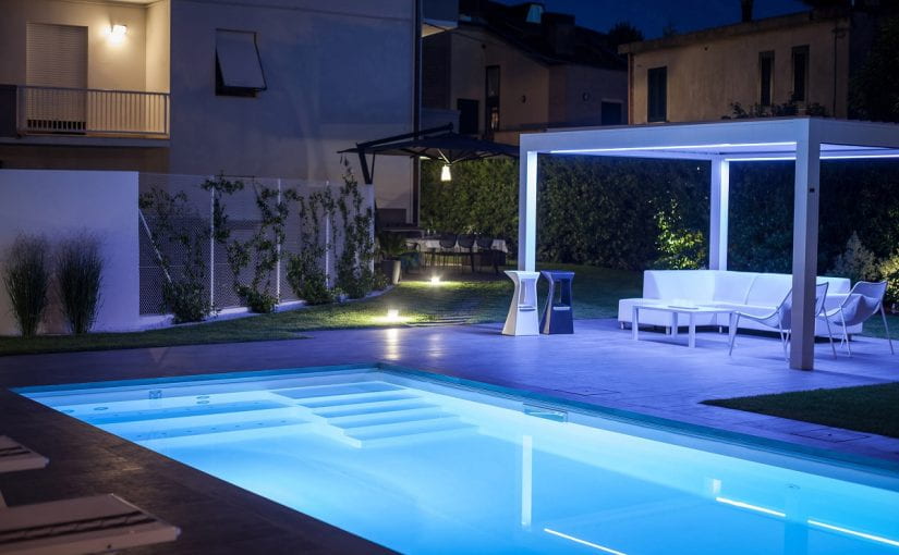 Bright up Swimming Pool Effectively with Underwater Light